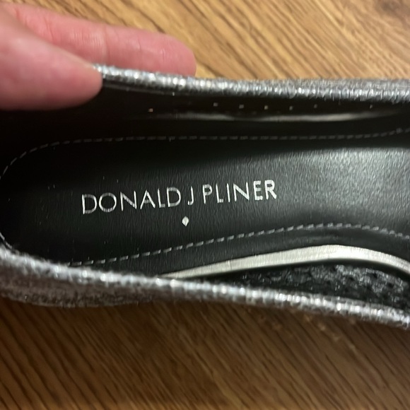 DONALD J PLINER Women's Ava Pointed Toe Metallic Loafers Silver Size 8M - Picture 4 of 12